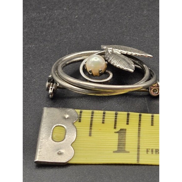 Round Silver Tone Brooch With Silver Leaf and Pearl - Picture 8 of 8